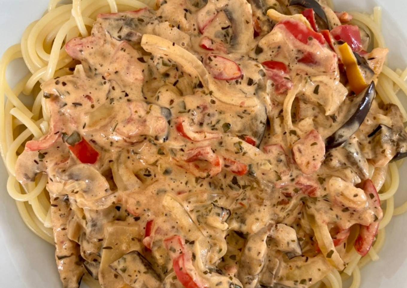 Spaghetti aux aubergines et aux champignons