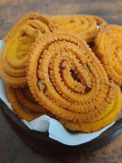 ચોખા ના લોટ ની ચકરી (Rice flour Chakri Recipe in Gujarati) રેસીપી મુખ્ય ફોટો