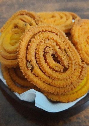 ચોખા ના લોટ ની ચકરી (Rice flour Chakri Recipe in Gujarati) રેસીપી મુખ્ય ફોટો