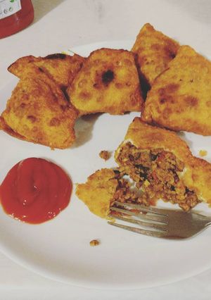 A picture of Keema Samosas.