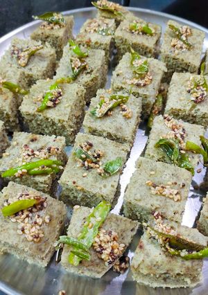 A picture of Steamed sprouts dhokla.