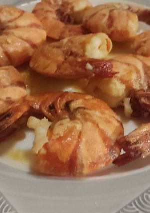 Una foto de Gambas salteadas en aceite de oliva, ajo y sal del Himalaya