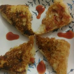 A picture of Suji dahi toast.