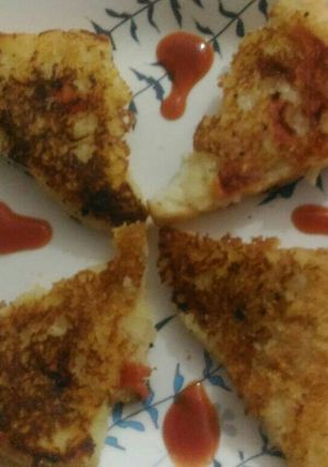A picture of Suji dahi toast.