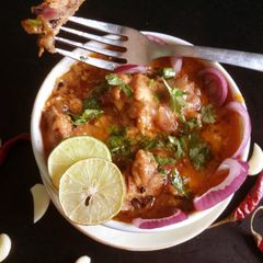 A picture of Masala dahi chicken.