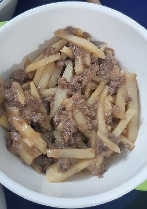 Hình của món Bò xào khoai tây cho bé.