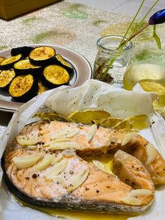 紙包檸檬奶香鮭魚+香烤節瓜(烤箱版) 的食譜成品照片