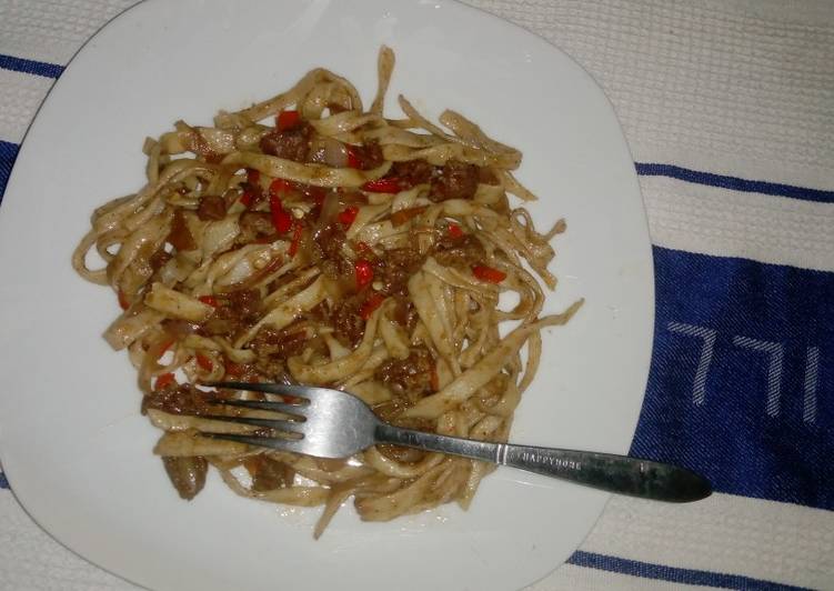 Simple Way to Make Homemade Fettuccine Bolognese