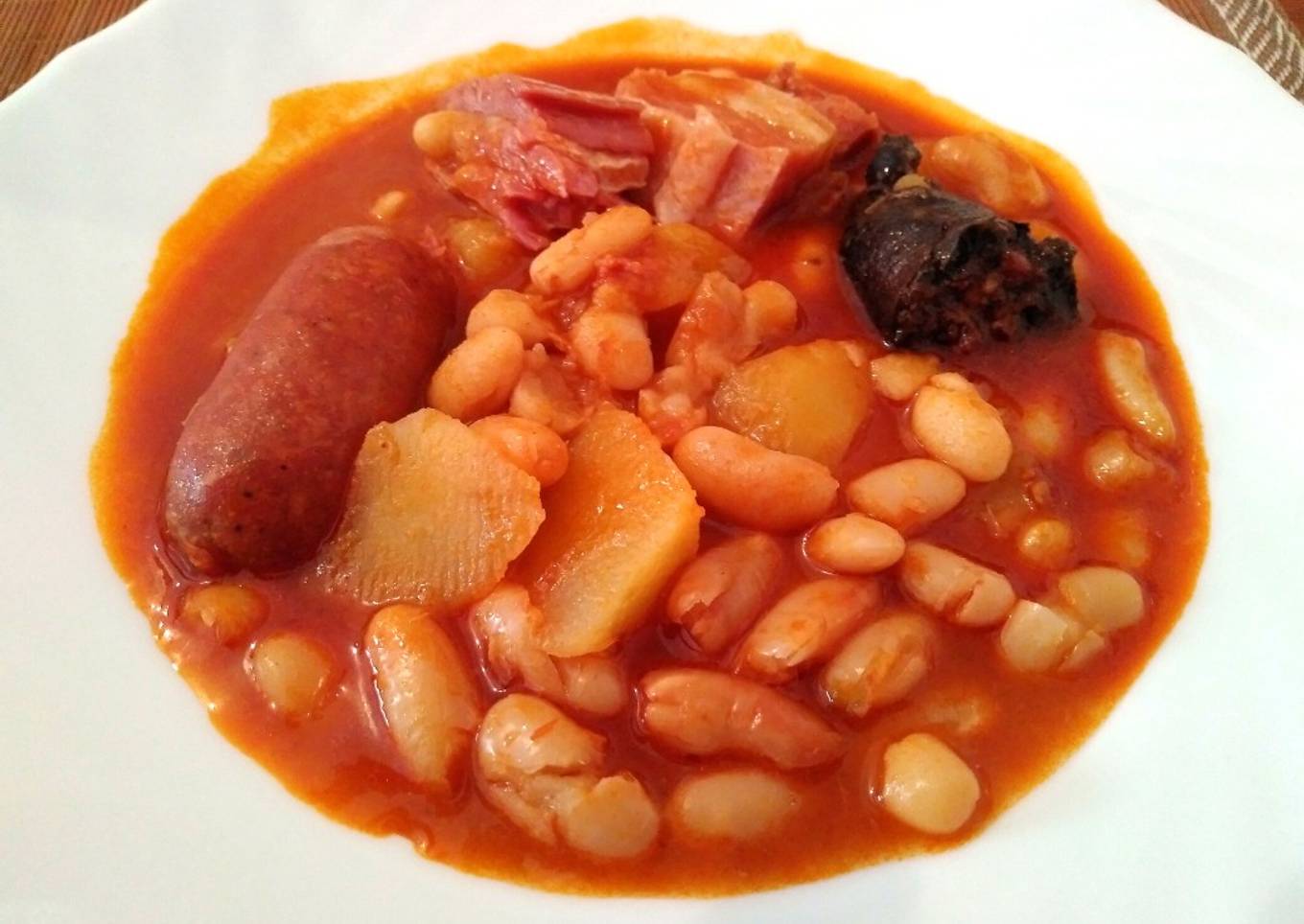 Alubias con patatas al estilo Fabada. Exprés