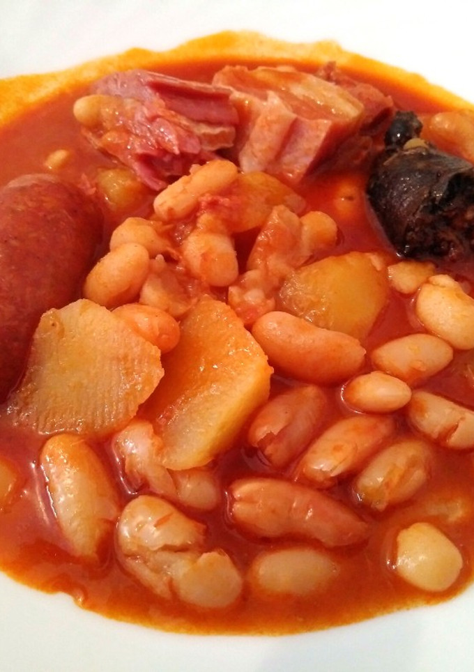 Una foto de Alubias con patatas al estilo Fabada. Exprés