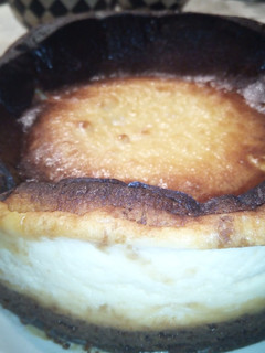 Una foto de Tarta de Queso Cremosa con Base de Lotus