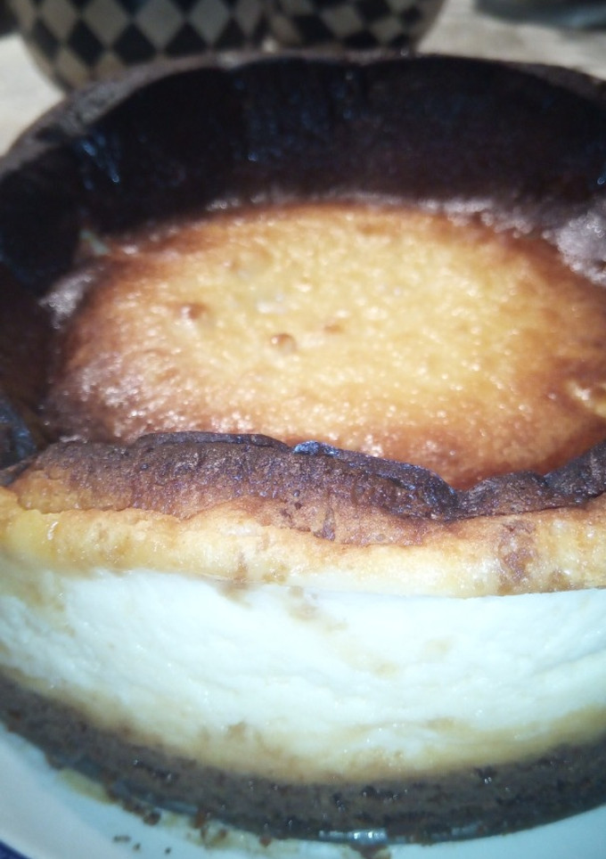 Una foto de Tarta de Queso Cremosa con Base de Lotus