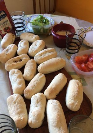 Una foto de Choripanes con Pan casero