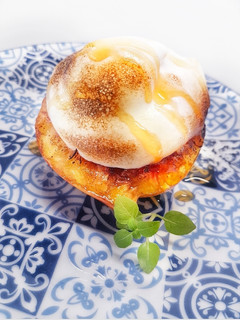 Una foto de Melocotones asados con merengue vegano