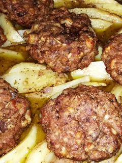 Φωτογραφία της συνταγής Μπιφτέκια με πατάτες στο φούρνο by Akis!