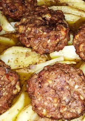 Φωτογραφία της συνταγής Μπιφτέκια με πατάτες στο φούρνο by Akis!