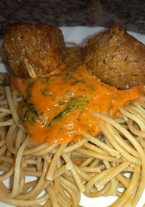 Una foto de Spaguettis integrales con salsa de pimientos 💪