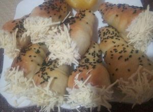 صورة لوصفة لي كورني مالحين بصلصة الجبن والدجاج 👌😋