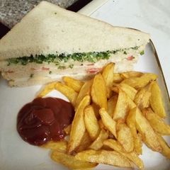 A picture of Vegetable Sandwich with Fried Irish Potato and Ketch up.