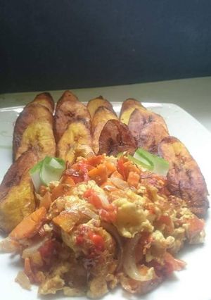A picture of Fried plantain with fried eggs.