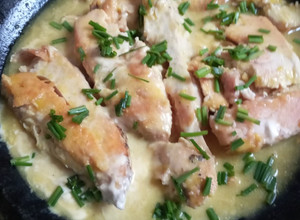 Una foto de Pechugas de pollo asadas a la mostaza con arroz