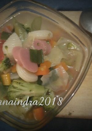 Foto resep 1).Sop makaroni sayur sosis