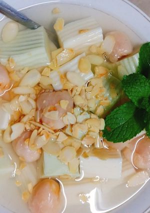 Hình của món Chè khúc bạch nấu bằng jelly.