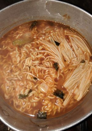 Foto resep Ramnyun topping jamur enoki