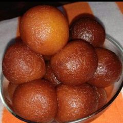 A picture of Gulab jamun.