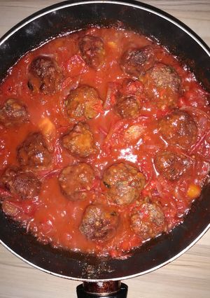 A picture of Meatballs in tomato sauce.