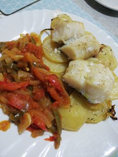 Una foto de Lomos de bacalao con salsa a la roteña