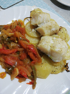 Una foto de Lomos de bacalao con salsa a la roteña
