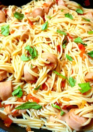O poză a rețetei "Medusa al pomodoro" - spaghette cu crenvurșt în sos de roșii.