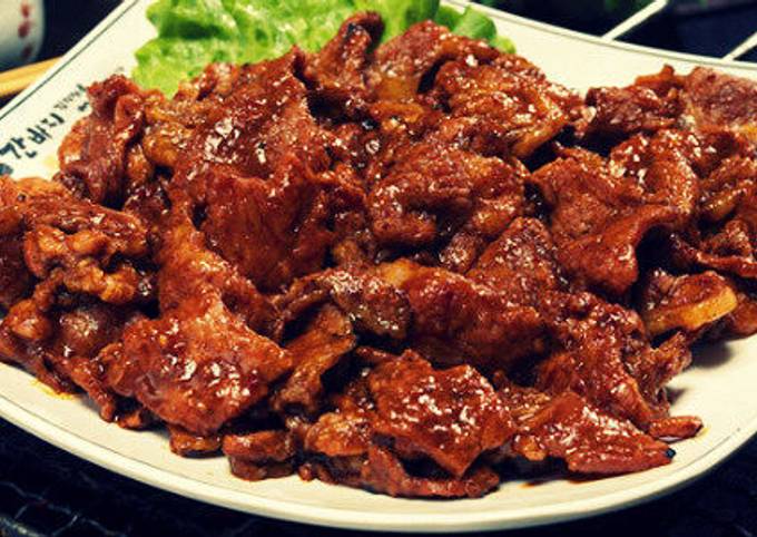 Мясо по корейски рецепт приготовления. Пулькоги корейское. Пулькоги корейское блюдо. Мясо по корейски. Корейская кухня мясо.