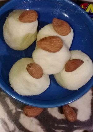 छैना रसगुल्ला (Chena Rasgulla recipe in Hindi) रेसिपी मुख्य फोटो
