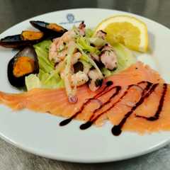 Antipasto di Mare con Salmone, Gamberetti, Polpo e Cozze-レシピのメイン写真