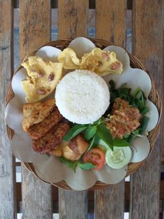 Foto resep Nasi Pecel +Tempe tahu bacem + Ayam goreng