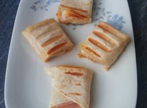 Φωτογραφία της συνταγής Τορτίγια με ζαμπόν και τυρί στην τοστιέρα