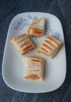 Φωτογραφία της συνταγής Τορτίγια με ζαμπόν και τυρί στην τοστιέρα