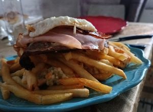 Una foto de Chivito al plato