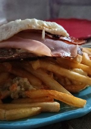 Una foto de Chivito al plato