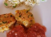 Una foto de tortitas de cilantro y pollo