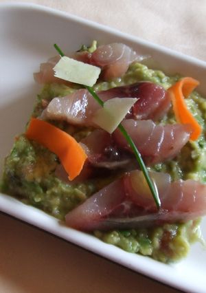 Foto principal de Atún sobre puré de aguacate