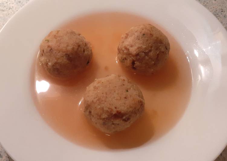 Polpette di pane in brodo