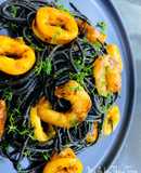 Mì Ý Mực Đen (Squid Ink Spaghetti) xào Hải Sản