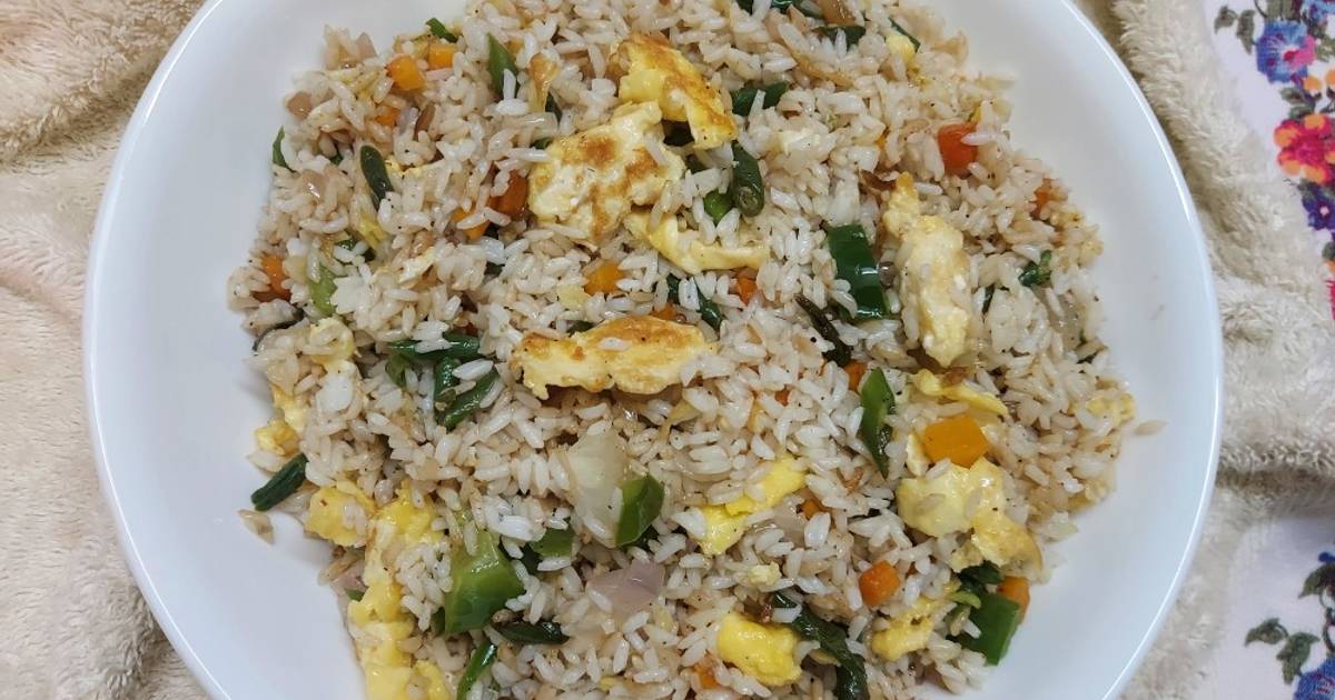 Garlic Egg Fried Rice Recipe by Kumkum Chatterjee - Cookpad