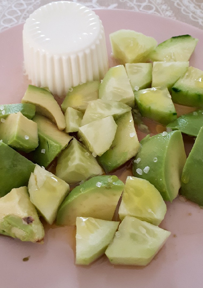 Una foto de Ensalada aguacate y pepino