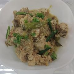 A picture of Lacha White chicken curry.