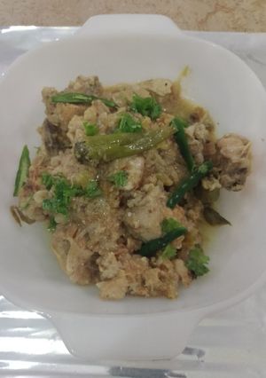 A picture of Lacha White chicken curry.