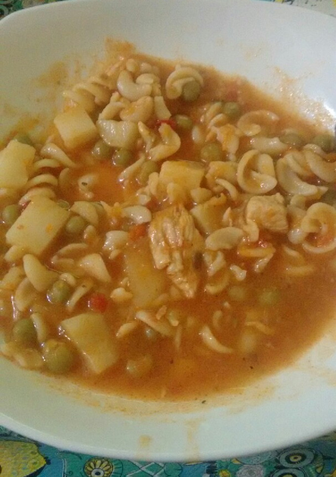 Una foto de Guiso de Fideos con Pollo